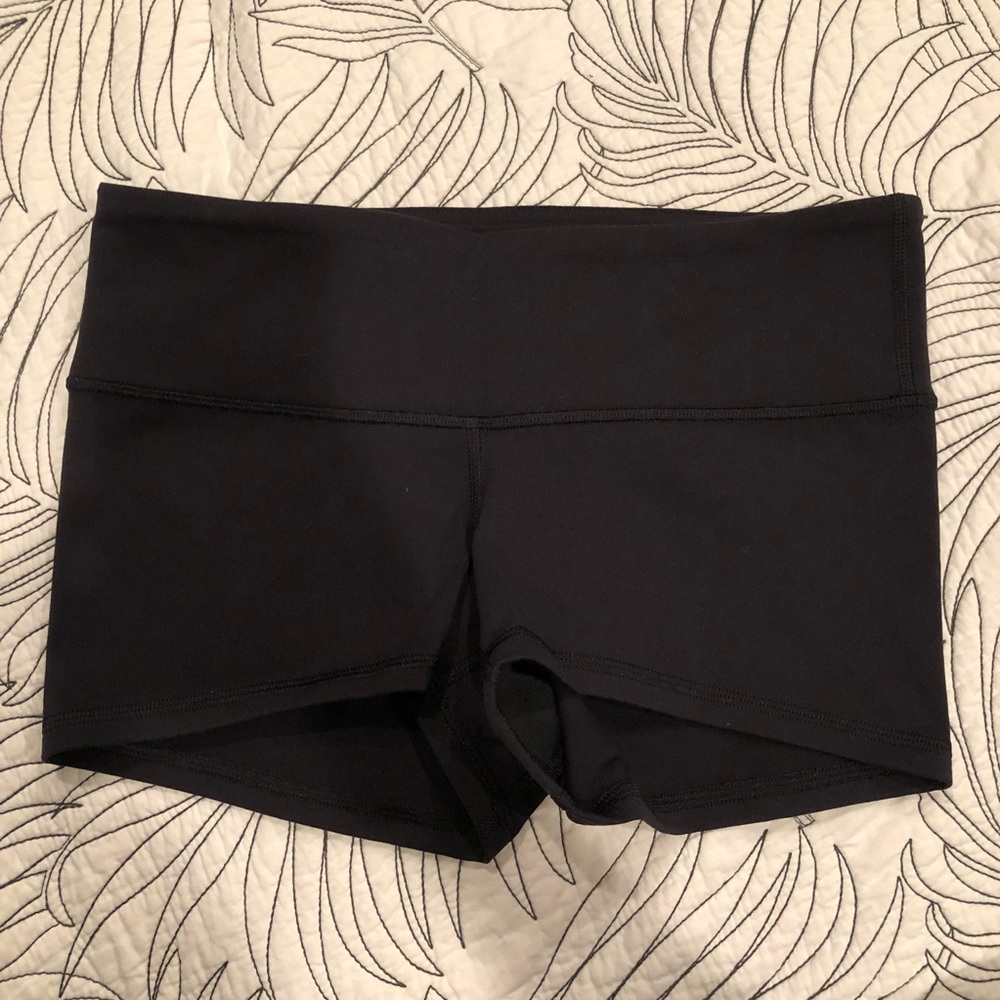 Lululemon Wunder Yoga Short - Size 6 - Black